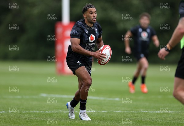 090625 - Wales Rugby Training - Keelan Giles during training