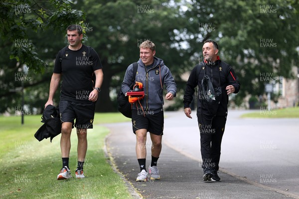 090625 - Wales Rugby Training - Marc Kinnaird, Performance Analysis, Sam Costelow and Matt Sherratt, Head Coach