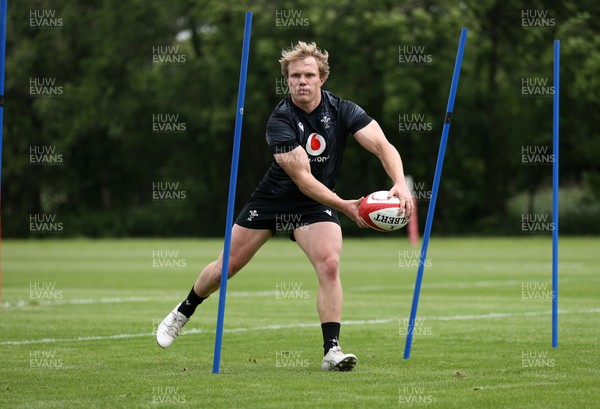 090625 - Wales Rugby Training - Blair Murray during training