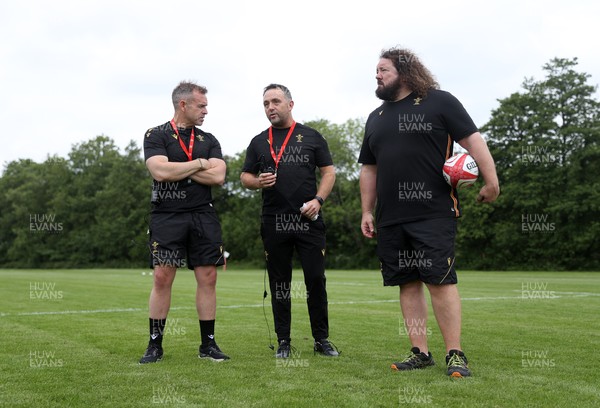 090625 - Wales Rugby Training - Danny Wilson, Forwards Coach, Matt Sherratt, Head Coach and Adam Jones, Scrum Coach during training