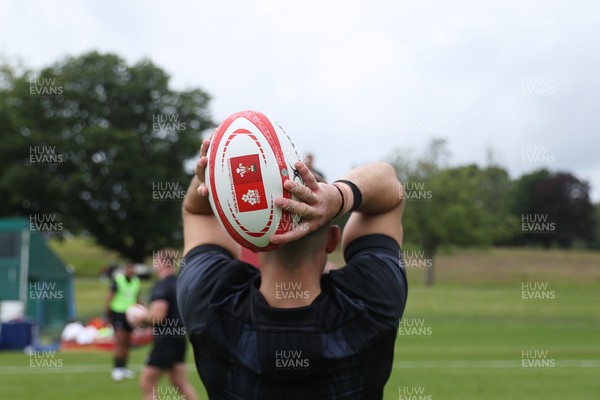 090625 - Wales Rugby Training - Elliot Dee during training
