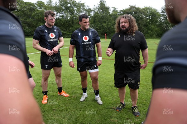 090625 - Wales Rugby Training - James Ratti, Chris Coleman and Adam Jones, Scrum Coach during training