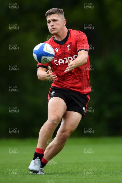090721 - Wales Rugby Training - Callum Sheedy during training