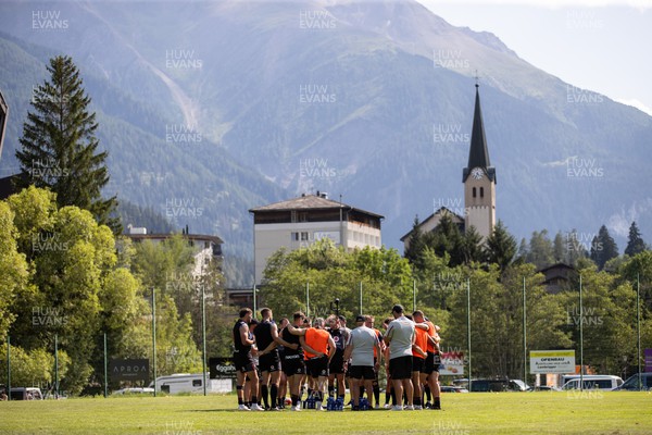 090723 - Wales Rugby World Cup Training camp in Fiesch, Switzerland - Team huddle