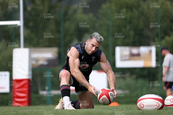 090723 - Wales Rugby World Cup Training camp in Fiesch, Switzerland - Gareth Davies during training