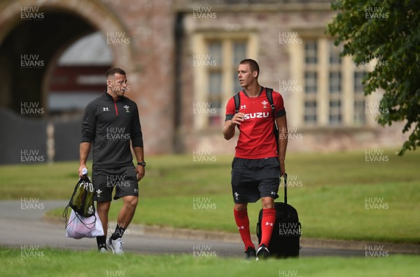 090819 - Wales Rugby Training - Gareth Davies and Liam Williams during training