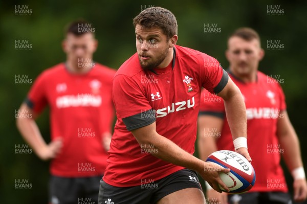 090819 - Wales Rugby Training - Nicky Smith during training