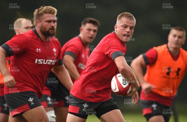 090819 - Wales Rugby Training - Gareth Anscombe during training