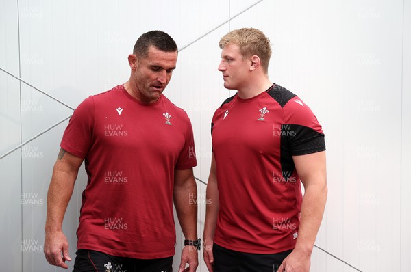 091023 - Wales Rugby Train in Versailles for the last time before travelling to Toulon - Head of Strength & Conditioning Huw Bennett and Jac Morgan during training