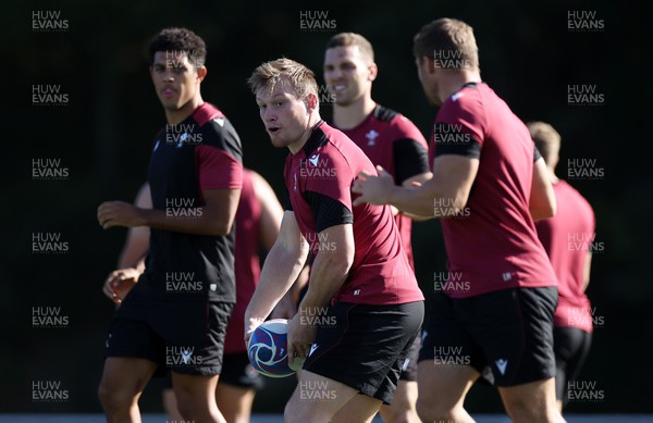 091023 - Wales Rugby Train in Versailles for the last time before travelling to Toulon - Nick Tompkins during training