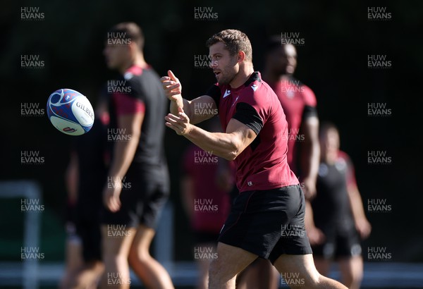 091023 - Wales Rugby Train in Versailles for the last time before travelling to Toulon - Leigh Halfpenny during training