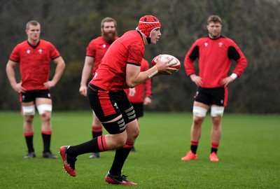 091120 - Wales Rugby Training - Seb Davies during training