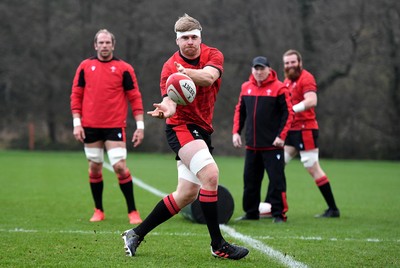 091120 - Wales Rugby Training - Aaron Wainwright during training
