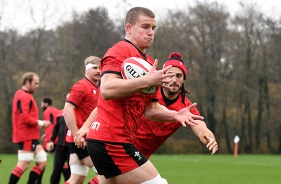 091120 - Wales Rugby Training - Shane Lewis-Hughes during training