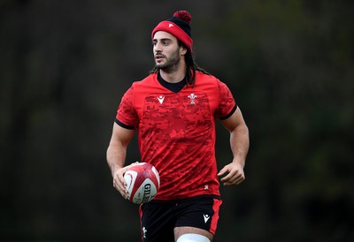 091120 - Wales Rugby Training - Josh Navidi during training