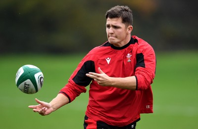 091120 - Wales Rugby Training - Callum Sheedy during training