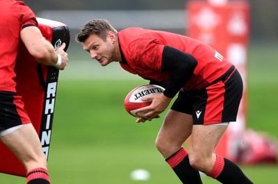 091120 - Wales Rugby Training - Dan Biggar during training