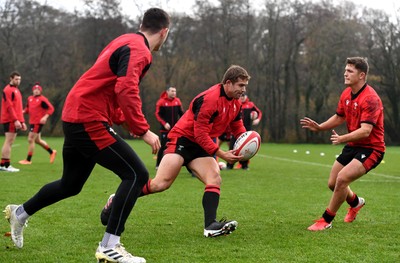 091120 - Wales Rugby Training - Leigh Halfpenny during training