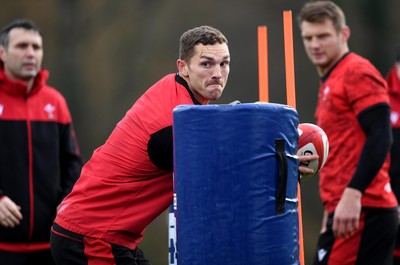 091120 - Wales Rugby Training - George North during training