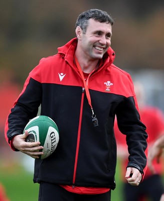 091120 - Wales Rugby Training - Stephen Jones during training