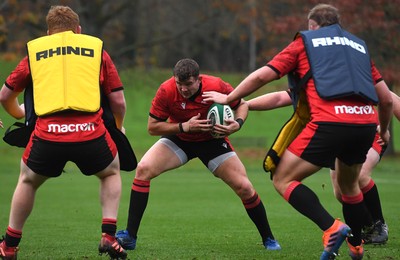 091120 - Wales Rugby Training - Elliot Dee during training