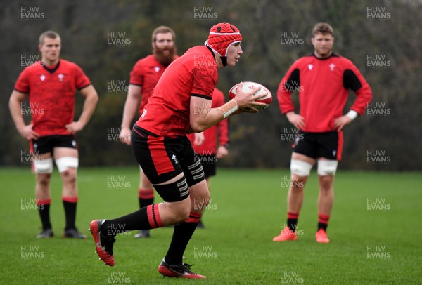 091120 - Wales Rugby Training - Seb Davies during training
