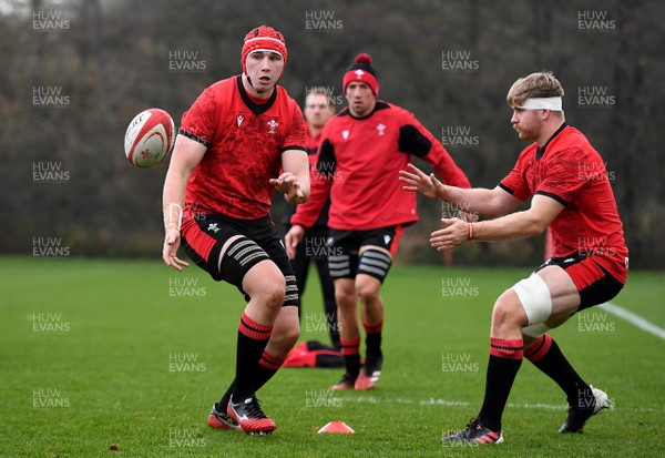 091120 - Wales Rugby Training - Seb Davies during training