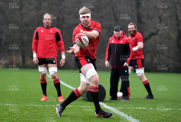 091120 - Wales Rugby Training - Aaron Wainwright during training