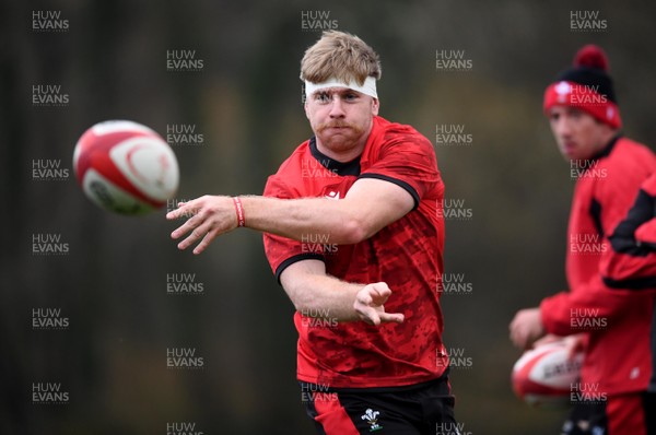 091120 - Wales Rugby Training - Aaron Wainwright during training