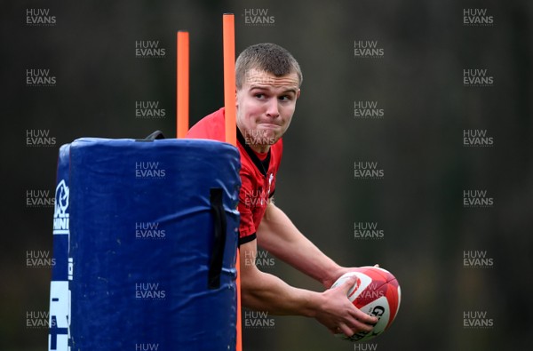 091120 - Wales Rugby Training - Shane Lewis-Hughes during training