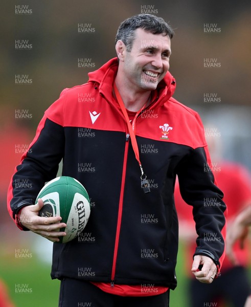 091120 - Wales Rugby Training - Stephen Jones during training