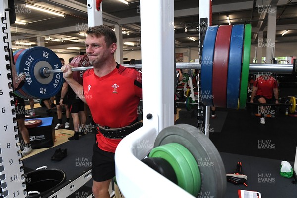 091121 - Wales Rugby Training - Dan Biggar during a gym session