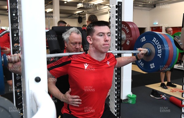 091121 - Wales Rugby Training - Adam Beard and Paul Stridgeon (left) during a gym session