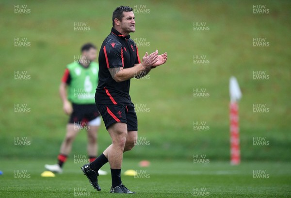091121 - Wales Rugby Training - Huw Bennett during training