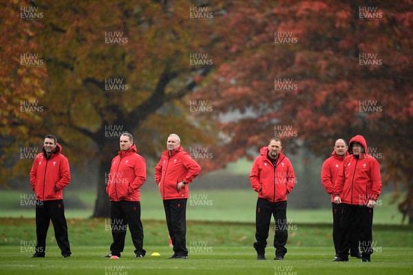 091121 - Wales Rugby Training - Stephen Jones, Gethin Jenkins, Wayne Pivac, Jonathan Humphreys, Gareth Williams and Neil Jenkins during training