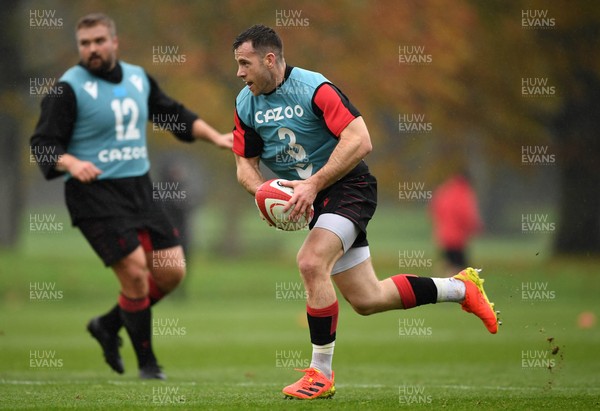 091121 - Wales Rugby Training - Gareth Davies during training