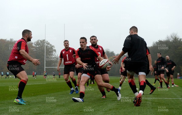091121 - Wales Rugby Training - Kieran Hardy during training