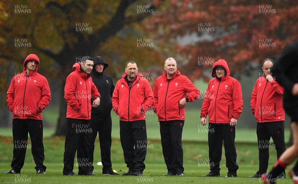 091121 - Wales Rugby Training - Gethin Jenkins, Stephen Jones, Martyn Williams, Jonathan Humphreys, Wayne Pivac, Neil Jenkins and Gareth Williams during training