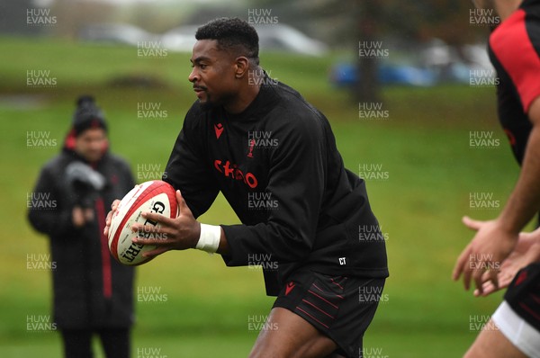 091121 - Wales Rugby Training - Christ Tshiunza during training