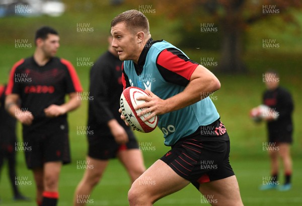 091121 - Wales Rugby Training - Ben Carter during training