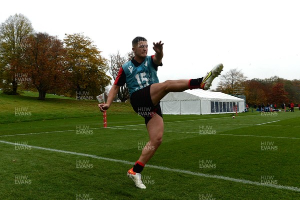 091121 - Wales Rugby Training - Callum Sheedy during training