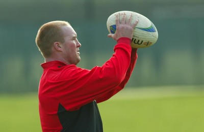 100203 - Wales Rugby Training - Gareth Williams takes line out throw