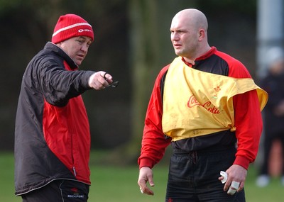 100203 - Wales Rugby Training - Steve Hansen talks to Ben Evans