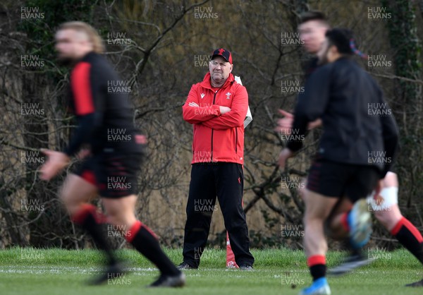 100222 - Wales Rugby Training - Wayne Pivac during training