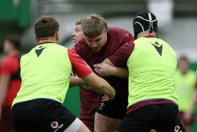 100226 - Wales Rugby Training - Aaron Wainwright during training