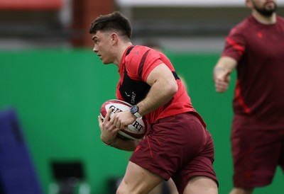 100226 - Wales Rugby Training - Reuben Morgan-Williams during training
