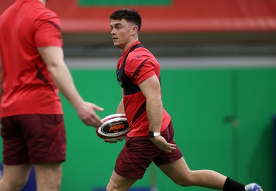 100226 - Wales Rugby Training - Reuben Morgan-Williams during training