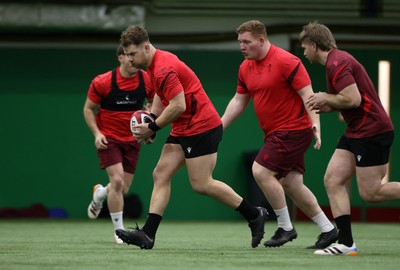 100226 - Wales Rugby Training - Olly Cracknell during training