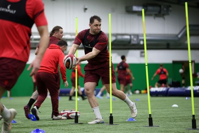 100226 - Wales Rugby Training - Ryan Elias during training