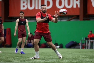100226 - Wales Rugby Training - Gareth Thomas during training